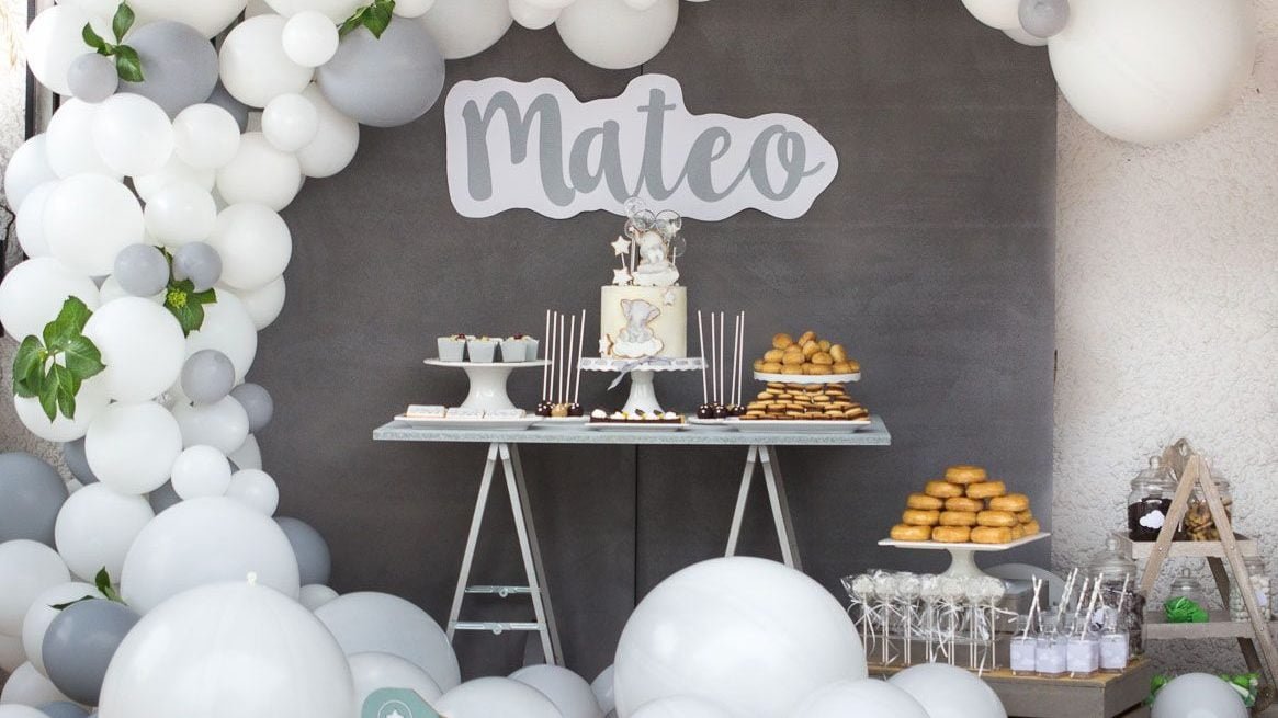 Colores baby shower niño gris y blanco