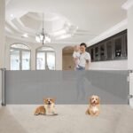 SULYOOP Puerta de Seguridad para Bebé 300×86cm,Puerta Retráctil de Malla para Niños y Mascotas,Puerta para Perro, Reja para Perro Mascota. Adecuada A Escaleras, Cocina, Puerta,Taladrado Instalación